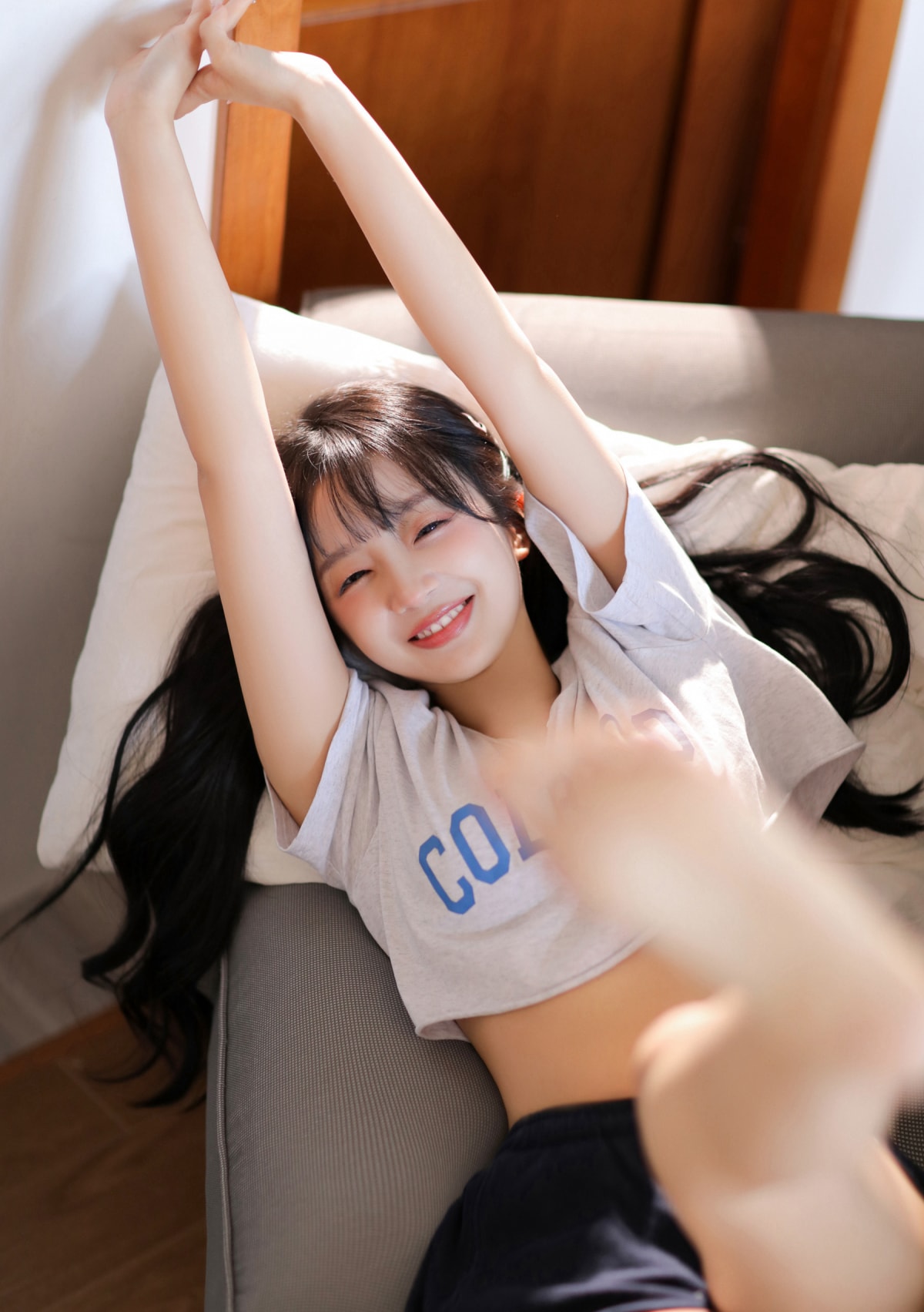 最近很火的壁纸小姐姐超短JK裙手机壁纸