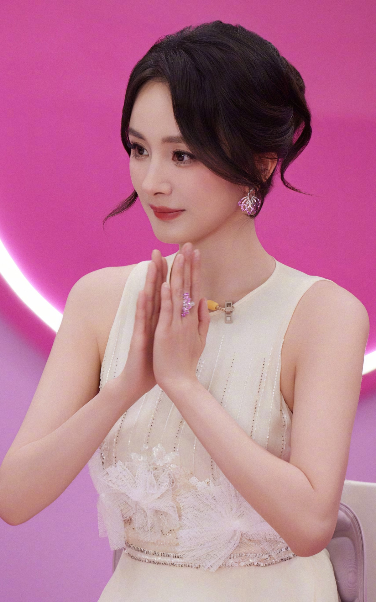 杨幂 双手击掌4K手机壁纸美女图片