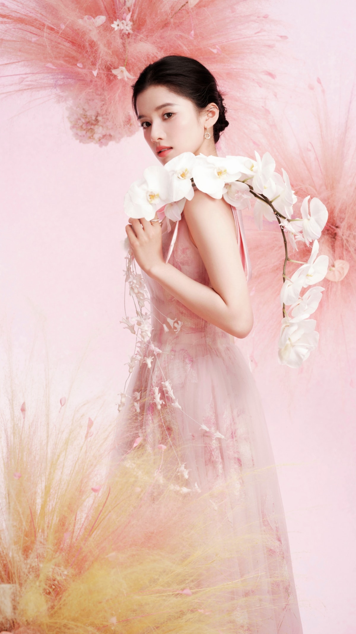 张婧仪 粉色裙子 花 4K手机壁纸