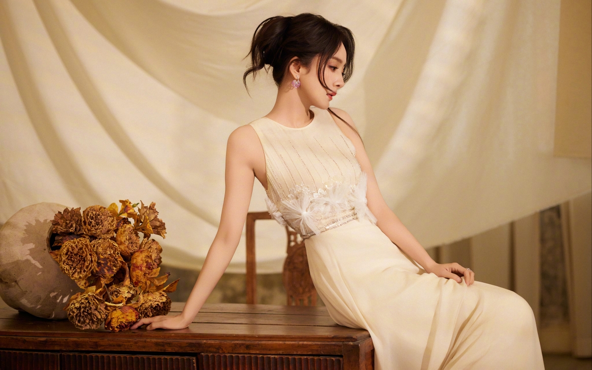 优雅长裙美女杨幂 4K壁纸